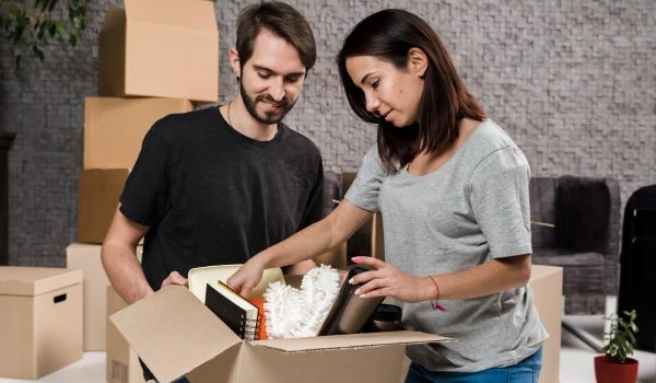 A couple packing the things